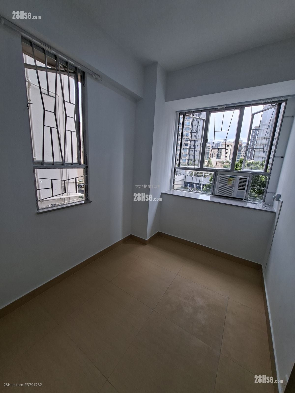 Fung Cheung Building Sell 2 Bedrooms , 1 Bathroom 333 ft²