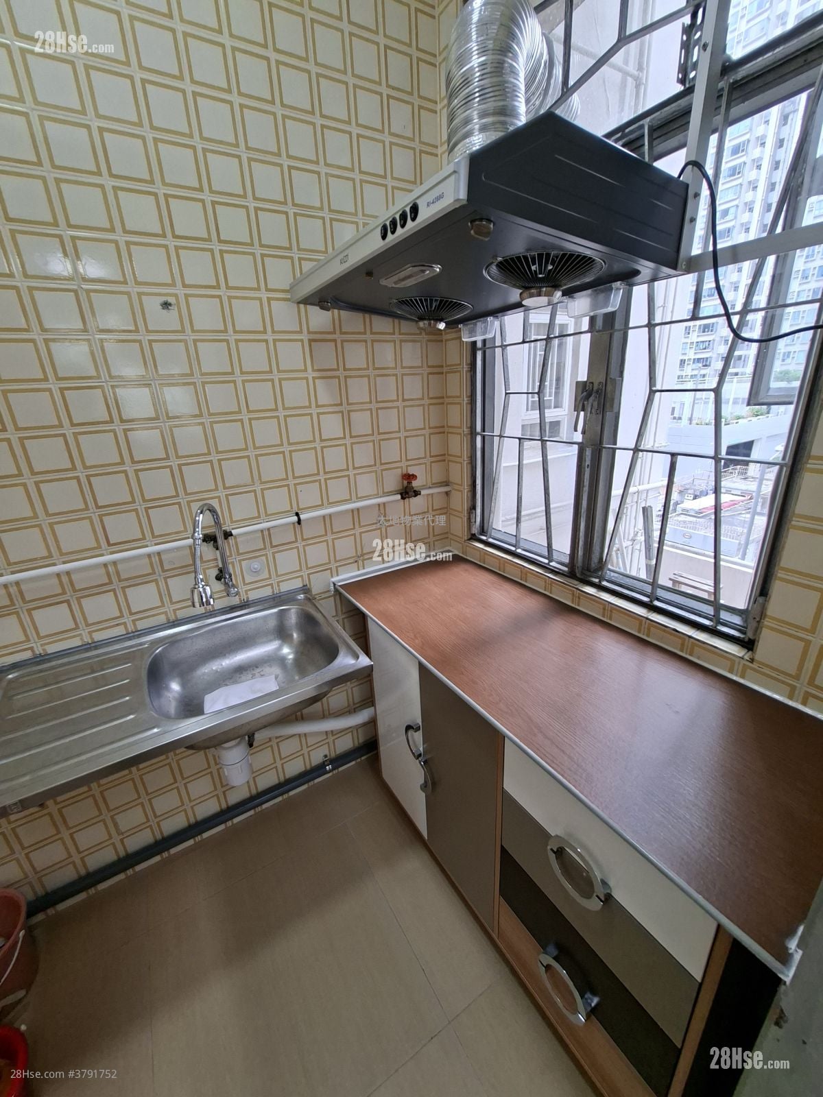 Fung Cheung Building Sell 2 Bedrooms , 1 Bathroom 333 ft²