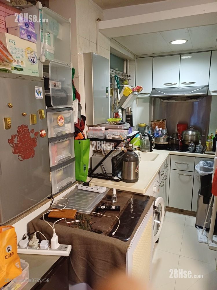 Hong Wah Court Sell 1 Bathroom 346 ft²