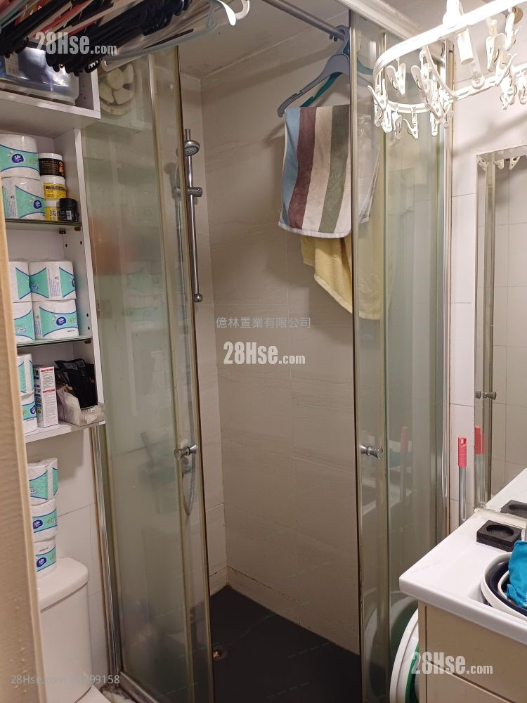 Hong Wah Court Sell 1 Bathroom 346 ft²