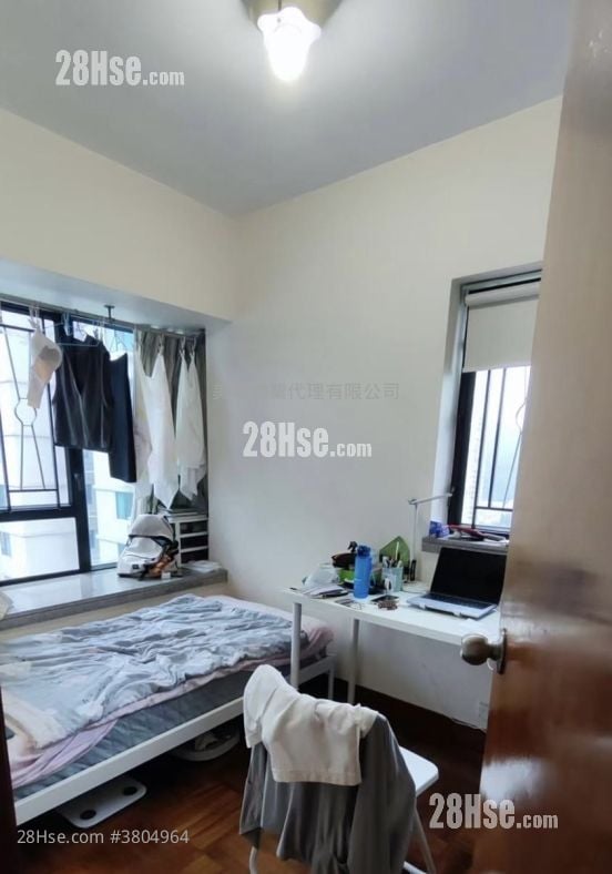 Nan Fung Plaza Sell 3 Bedrooms 724 ft²