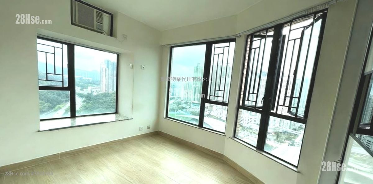 Nan Fung Plaza Sell 3 Bedrooms 724 ft²