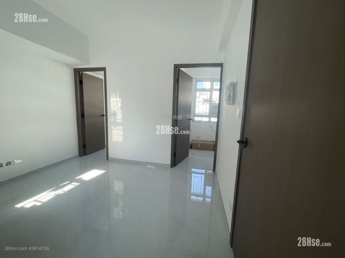 Lee Tat Building Sell 2 Bedrooms , 1 Bathroom 327 ft²