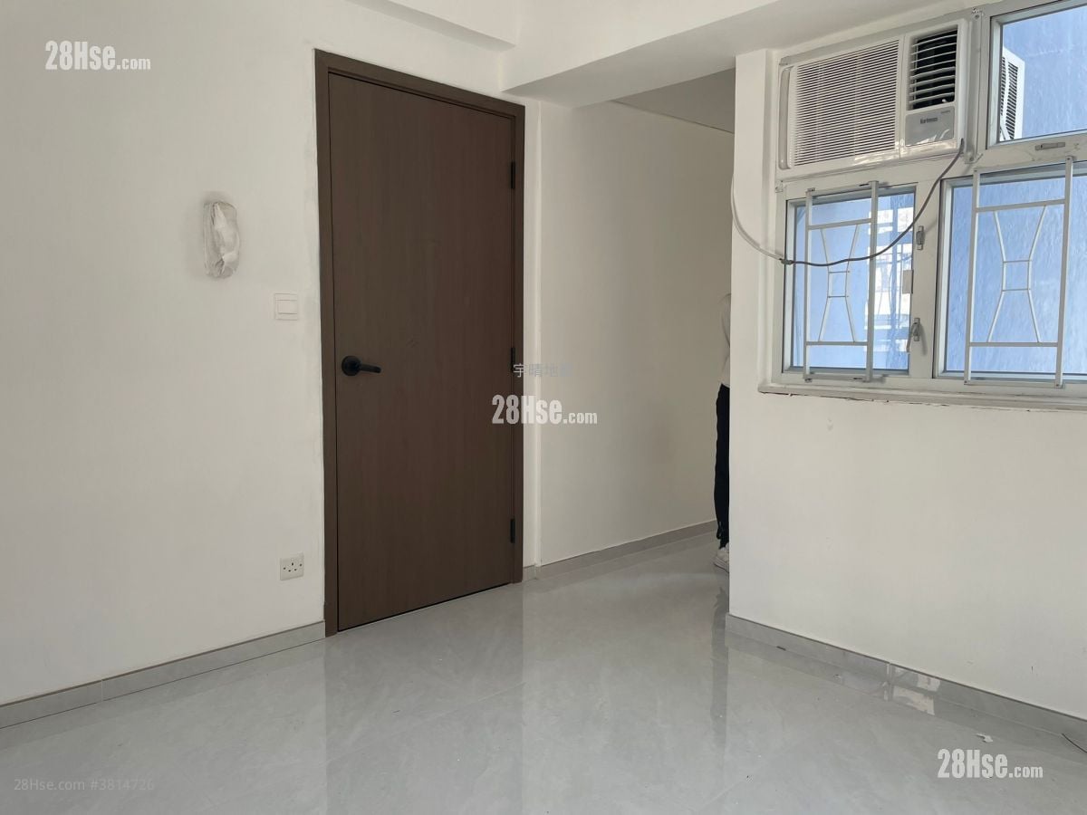 Lee Tat Building Sell 2 Bedrooms , 1 Bathroom 327 ft²