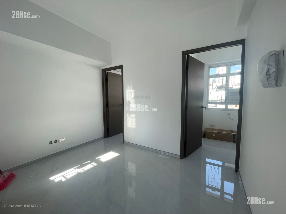 Lee Tat Building Sell 2 Bedrooms , 1 Bathroom 327 ft²