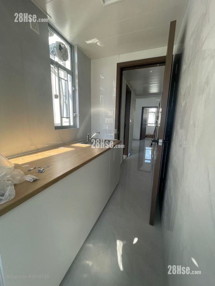 Lee Tat Building Sell 2 Bedrooms , 1 Bathroom 327 ft²