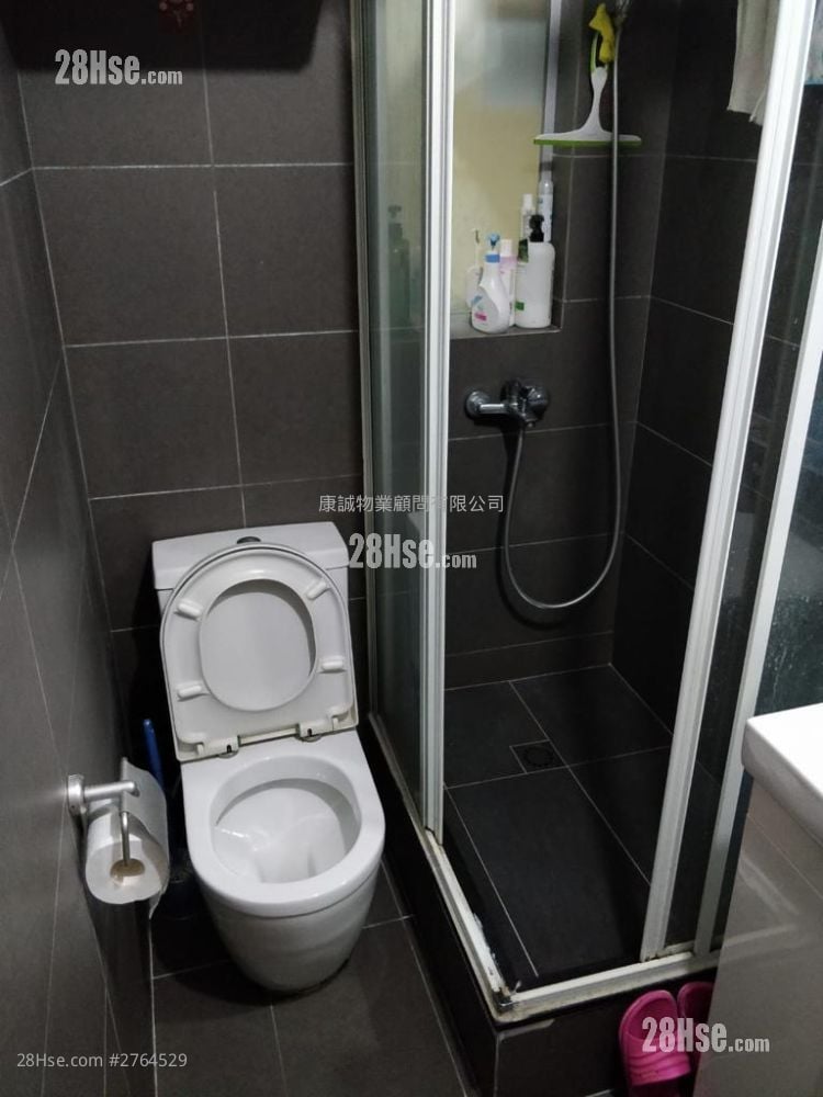 Hong Wah Court Rental 2 Bedrooms , 1 Bathroom 380 ft²