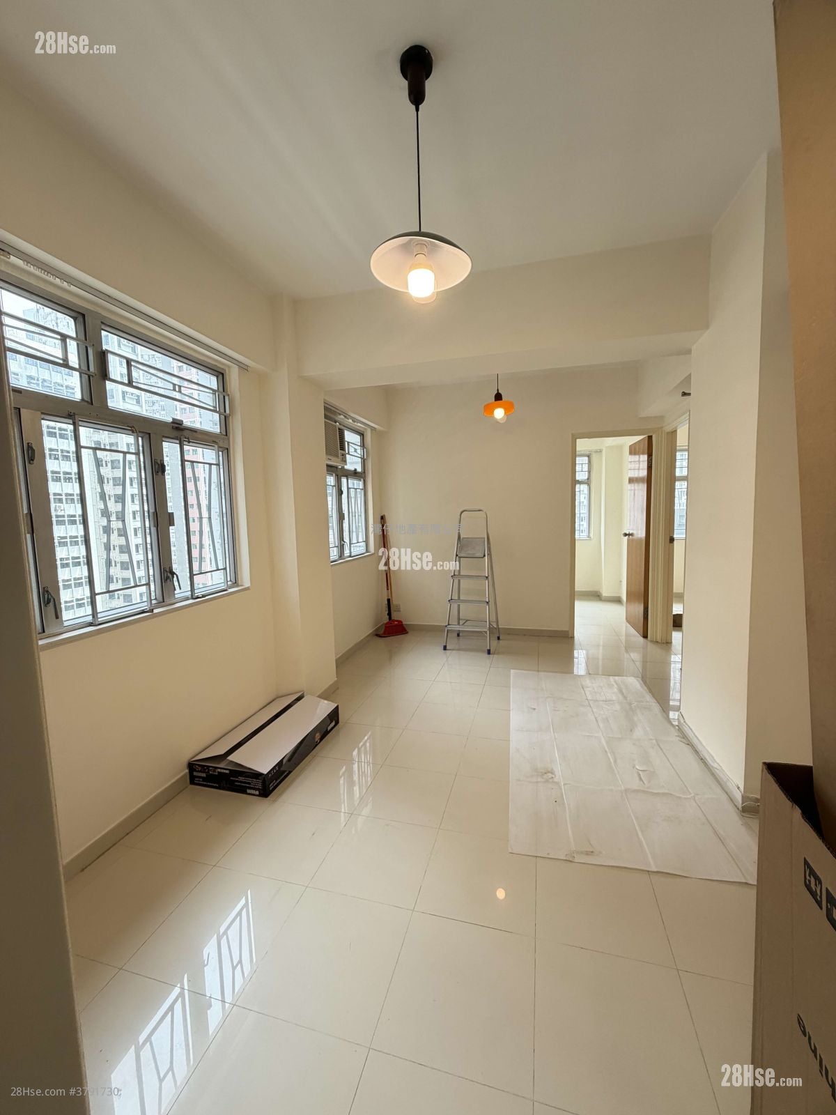 Kar Yau Building Rental 2 Bedrooms , 1 Bathroom 424 ft²