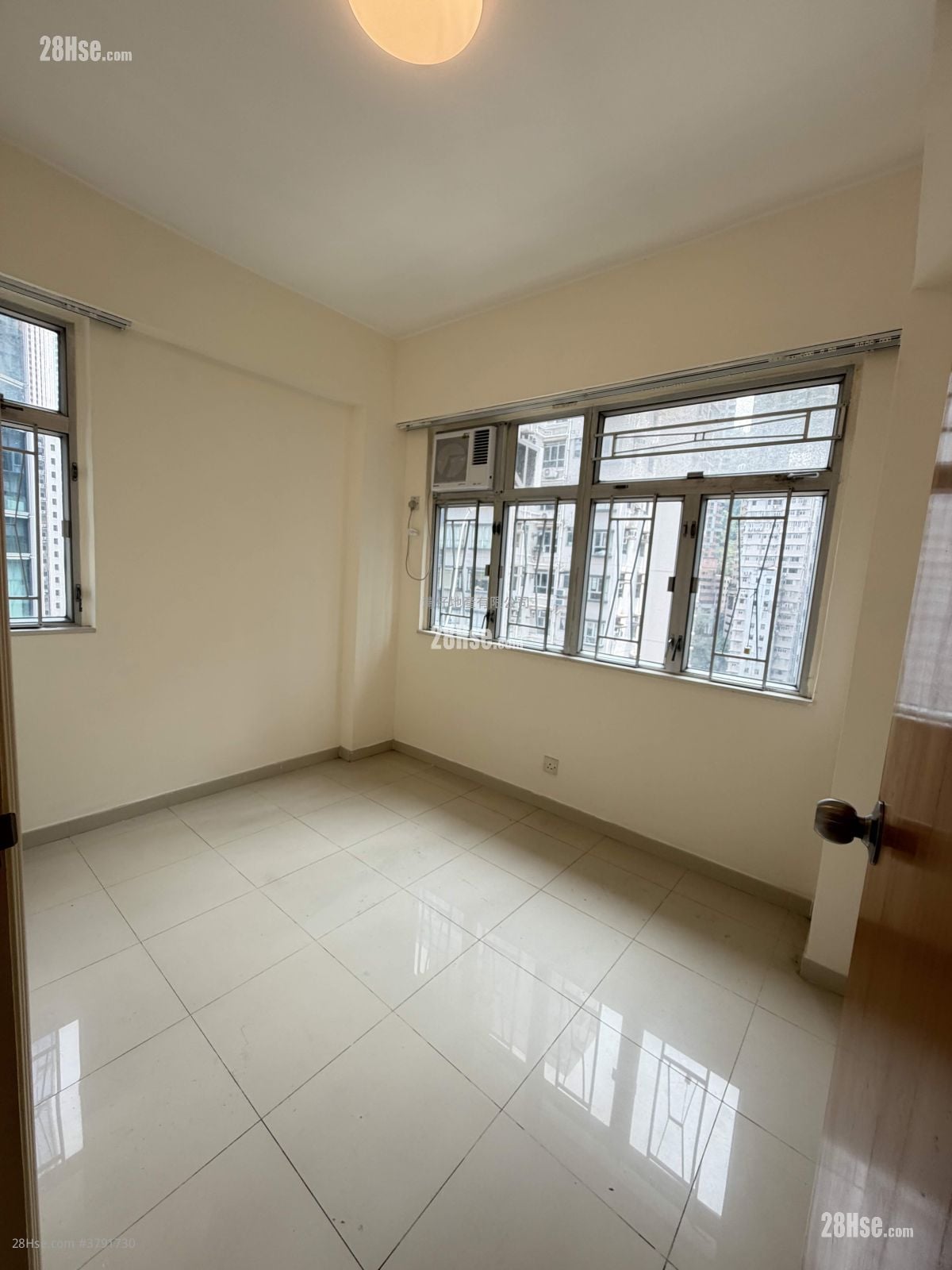Kar Yau Building Rental 2 Bedrooms , 1 Bathroom 424 ft²