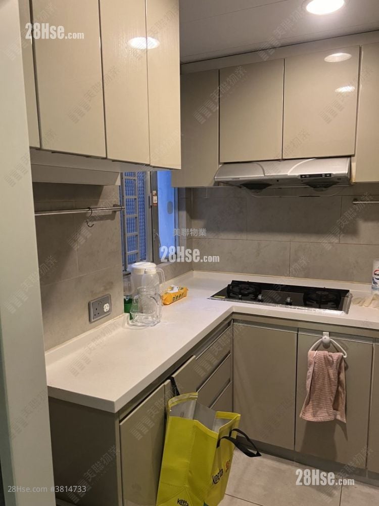 kitchen: Riviera Gardens Rental 3 Bedrooms , 2 Bathrooms 700 ft²