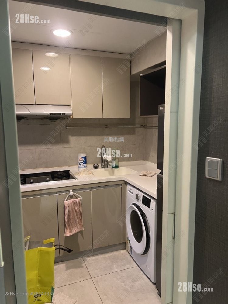 kitchen: Riviera Gardens Rental 3 Bedrooms , 2 Bathrooms 700 ft²