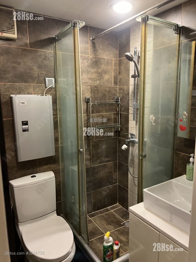 bathroom: Riviera Gardens Rental 3 Bedrooms , 2 Bathrooms 700 ft²