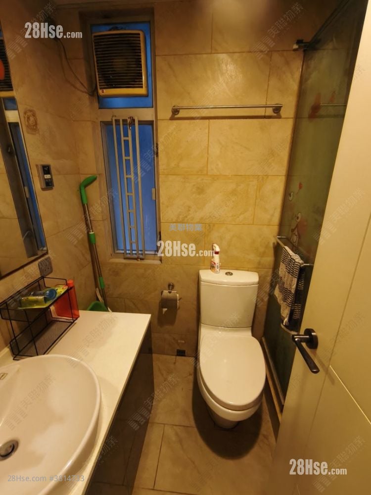 bathroom: Riviera Gardens Rental 3 Bedrooms , 2 Bathrooms 700 ft²