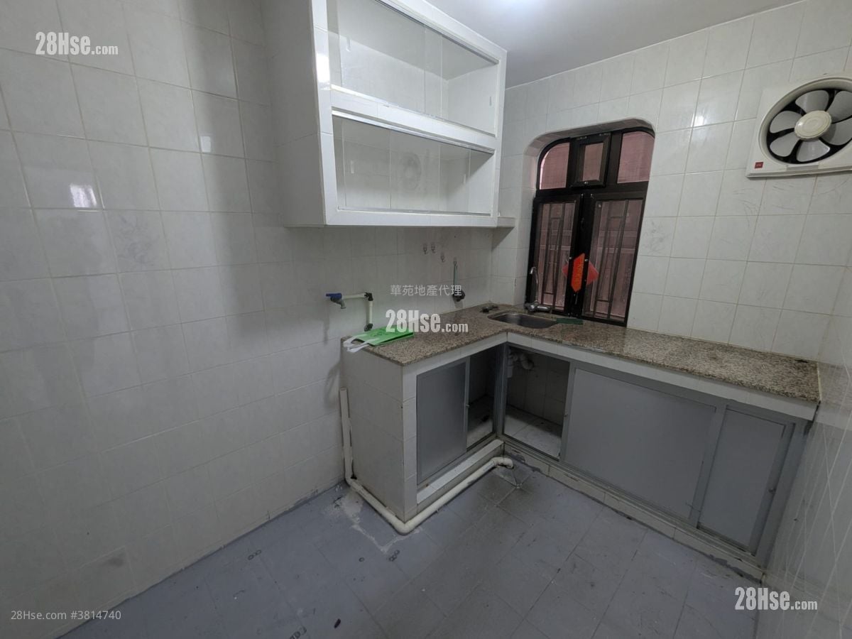 村屋 租盤 3 房 , 1 浴室 700 平方呎