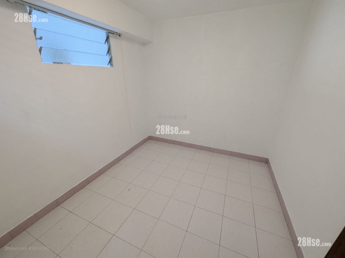 村屋 租盤 3 房 , 1 浴室 700 平方呎