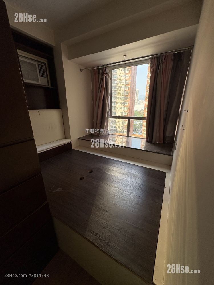 Hilton Plaza Sell 283 ft²