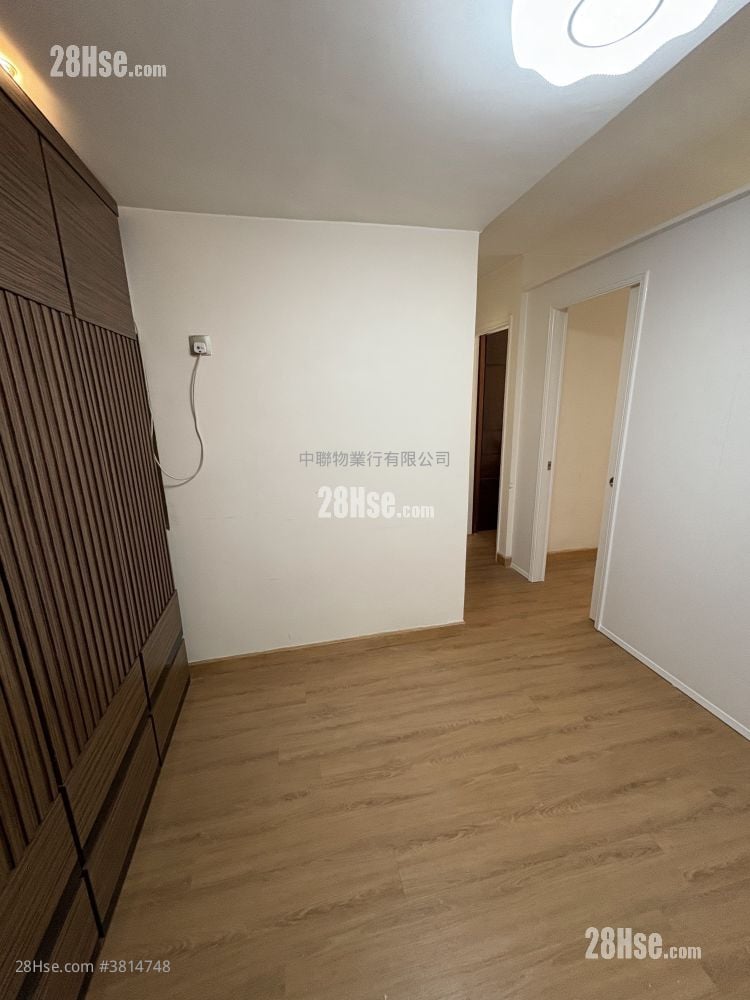 Hilton Plaza Sell 283 ft²