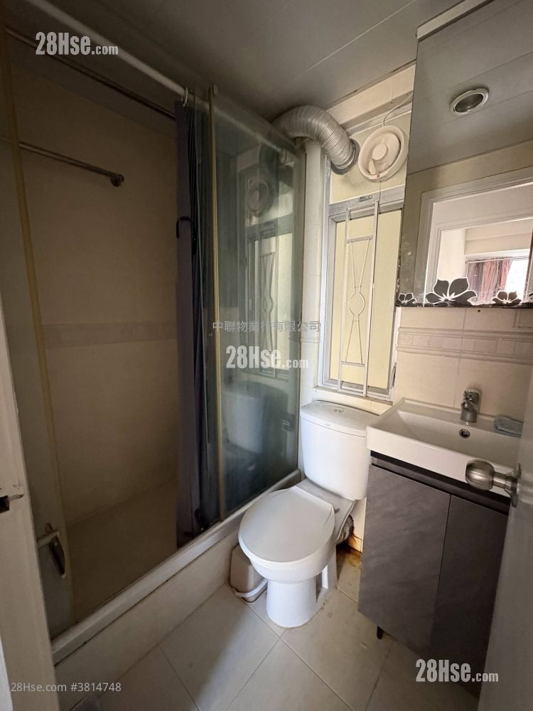 Hilton Plaza Sell 283 ft²