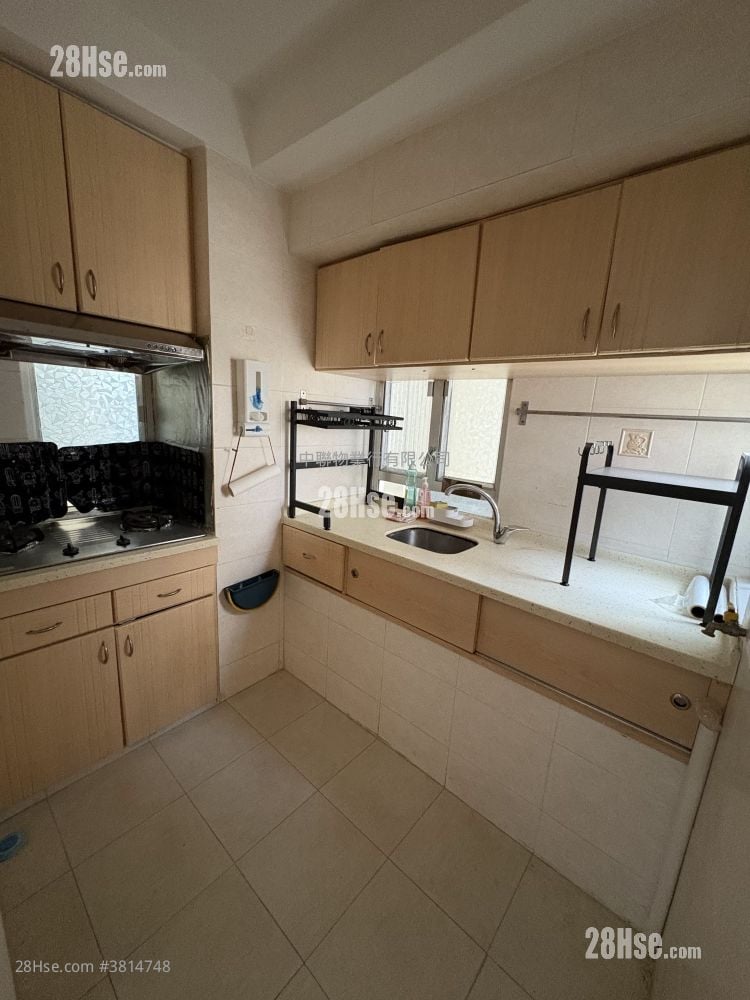 Hilton Plaza Sell 283 ft²