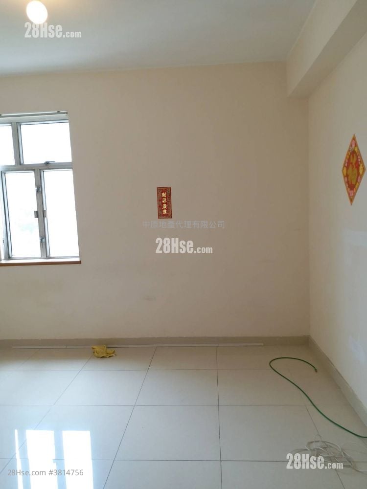 Kwai Fong Terrace Sell 2 Bedrooms , 1 Bathroom 397 ft²