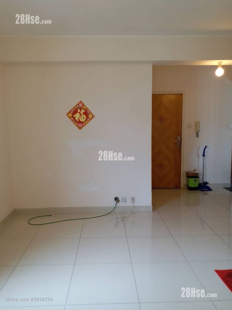 Kwai Fong Terrace Sell 2 Bedrooms , 1 Bathroom 397 ft²