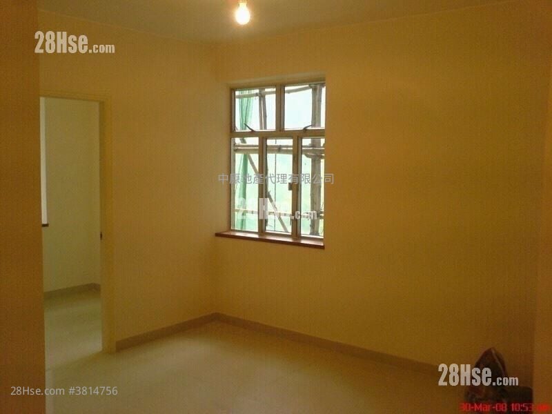 Kwai Fong Terrace Sell 2 Bedrooms , 1 Bathroom 397 ft²
