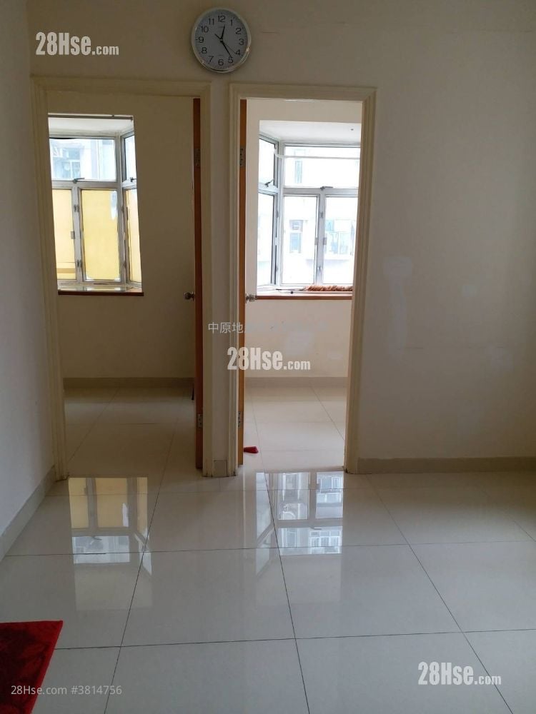 Kwai Fong Terrace Sell 2 Bedrooms , 1 Bathroom 397 ft²