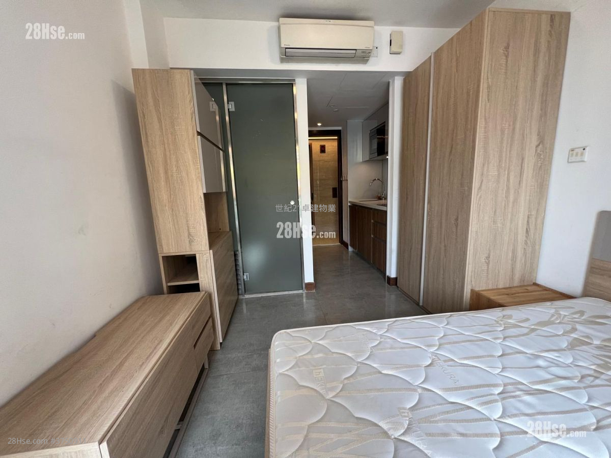 Ava62 Sell Studio , 1 Bathroom 173 ft²