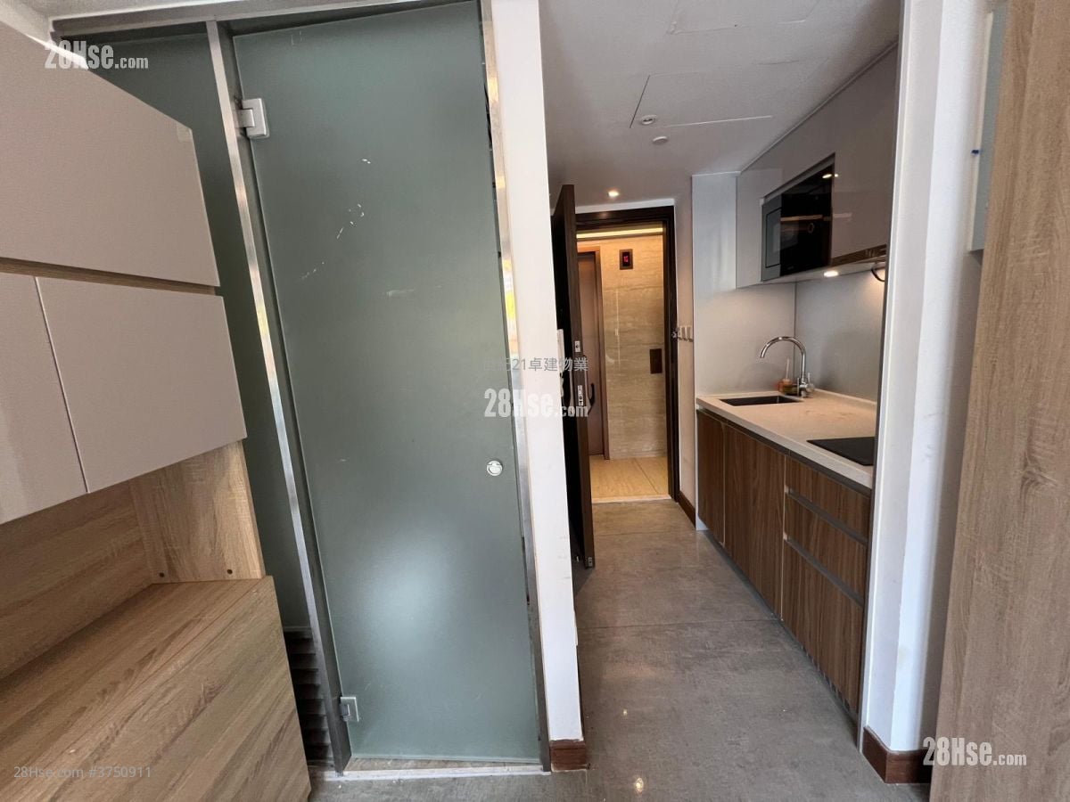 Ava62 Sell Studio , 1 Bathroom 173 ft²