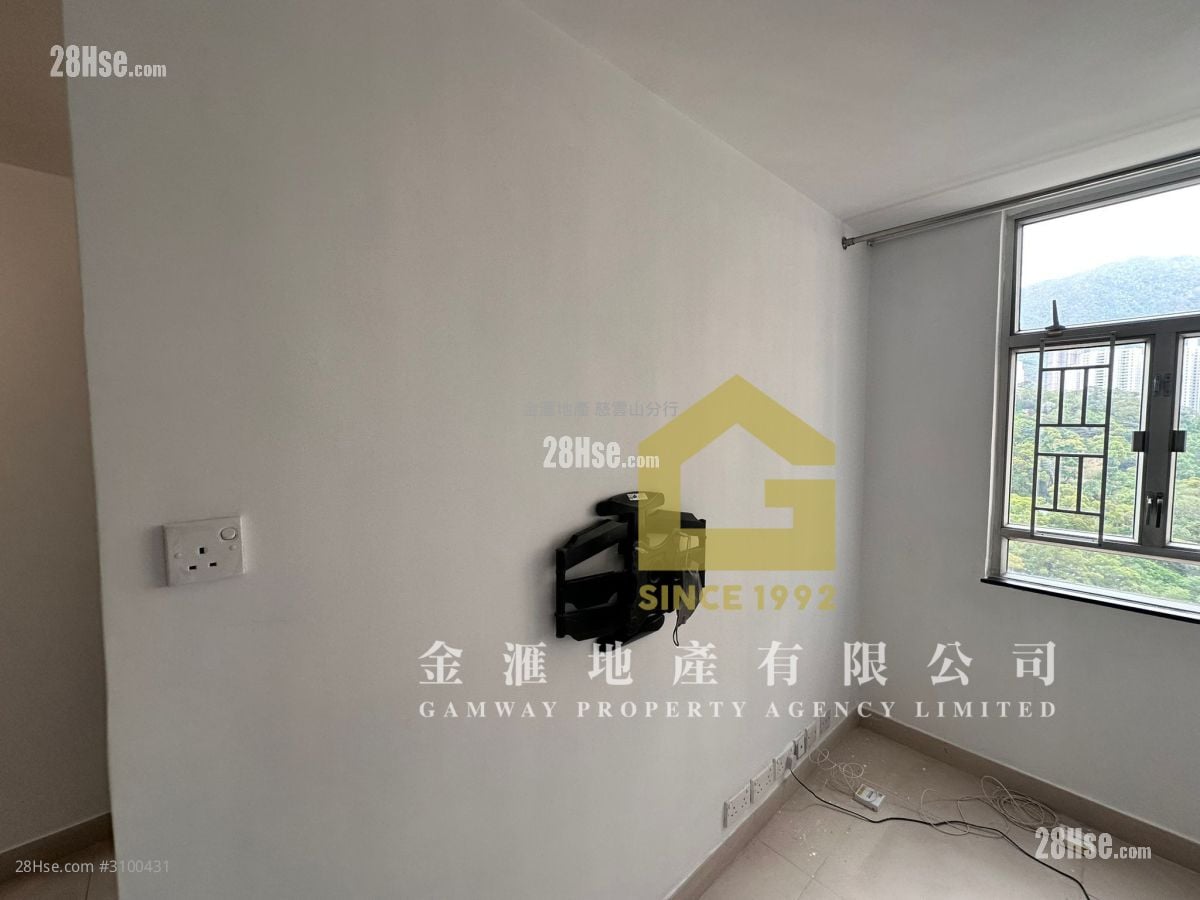 Lung Poon Court Rental 2 Bedrooms , 1 Bathroom 383 ft²