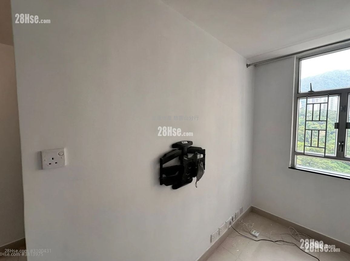 Lung Poon Court Rental 2 Bedrooms , 1 Bathroom 383 ft²