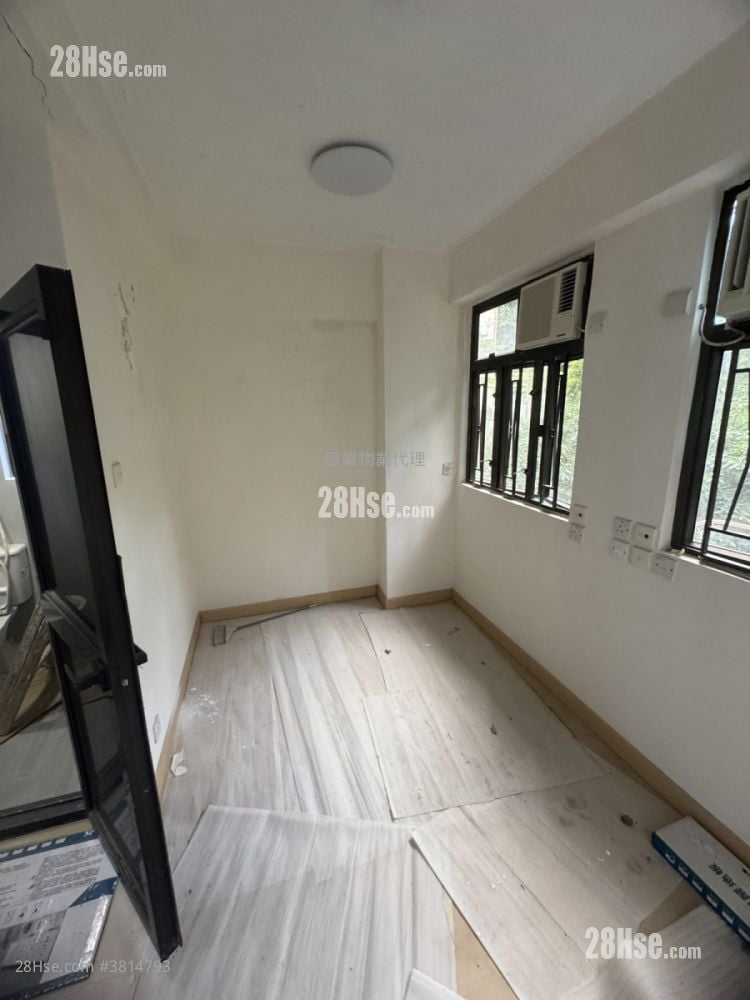Kin Yip Building Sell Studio 257 ft²