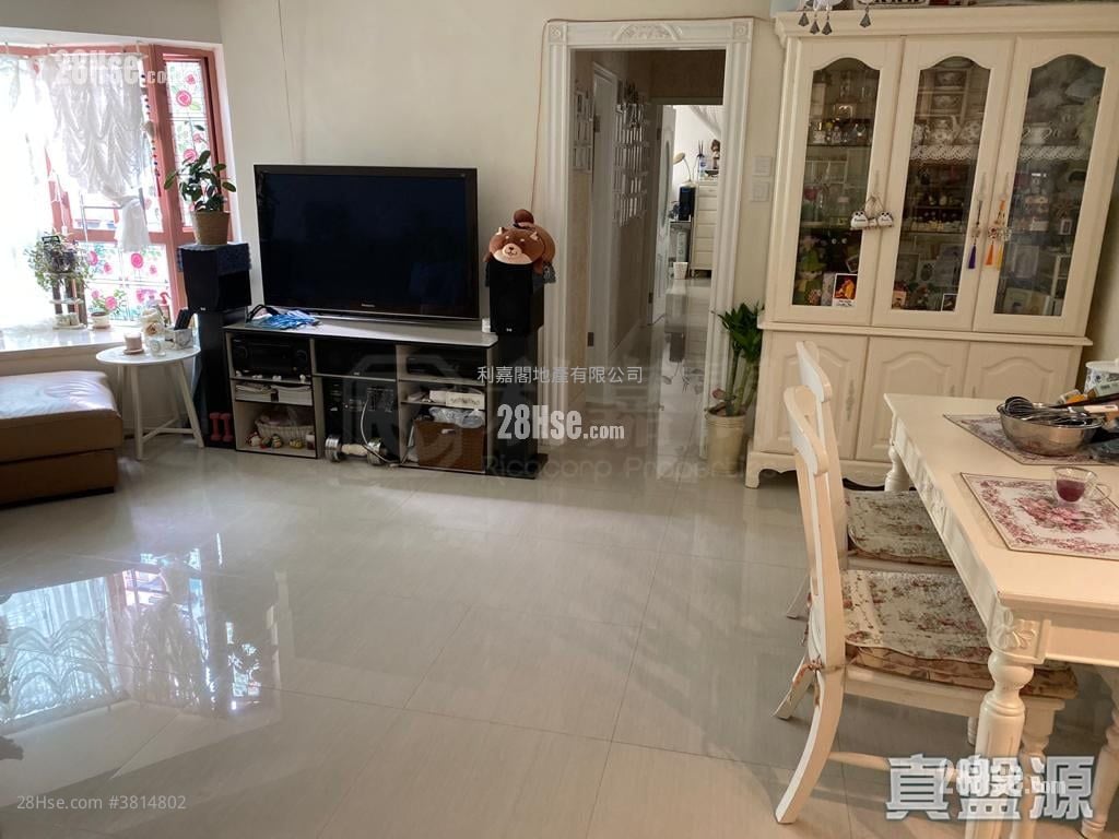 蔚翠花園 售盤 3 房 , 2 浴室 716 平方呎