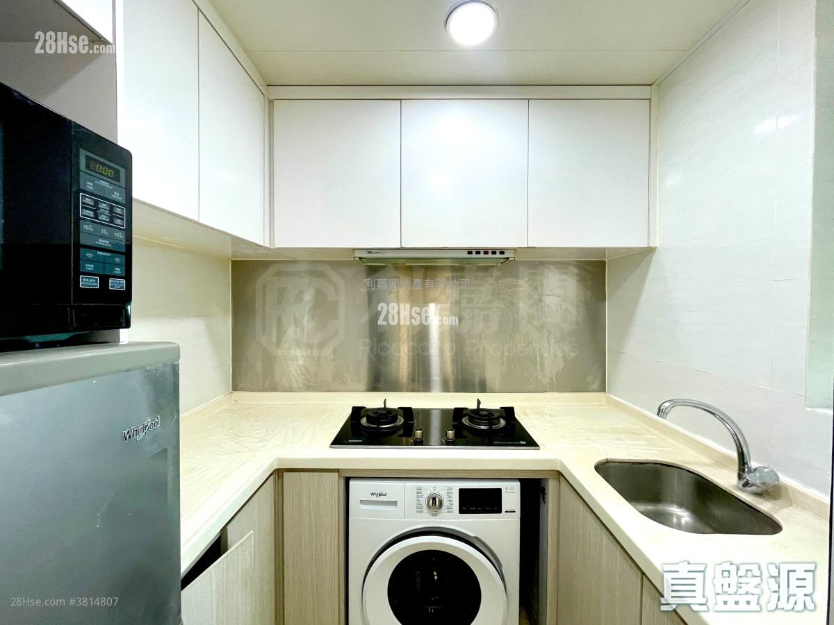 Metro Town Rental 2 Bedrooms , 1 Bathroom 476 ft²