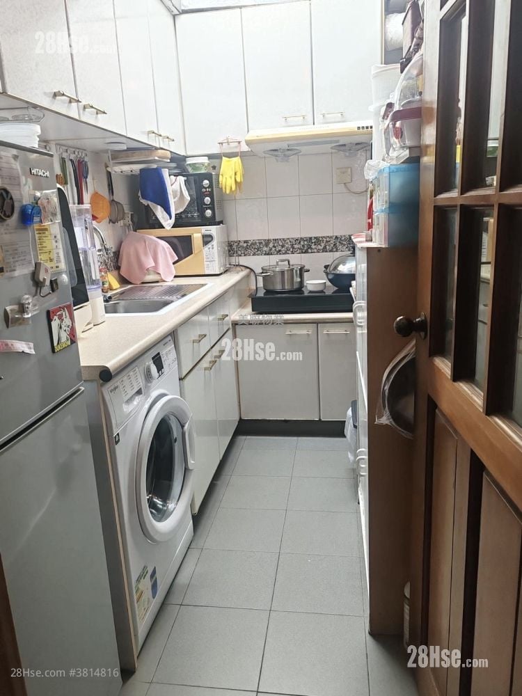 蔚翠花园 售盘 3 房 716 平方尺