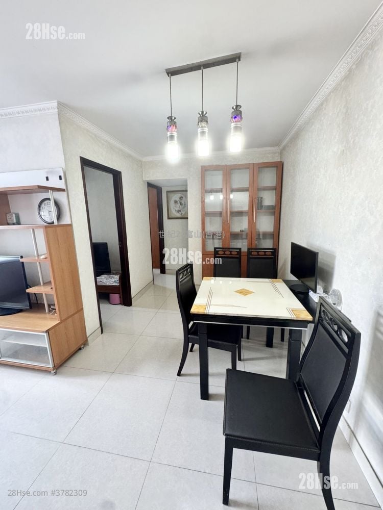 Fu Keung Court Sell 3 Bedrooms , 1 Bathroom 577 ft²