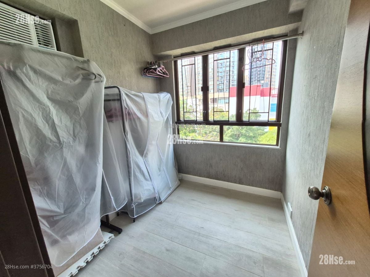 Hung Hom Gardens Sell 3 Bedrooms , 1 Bathroom 480 ft²