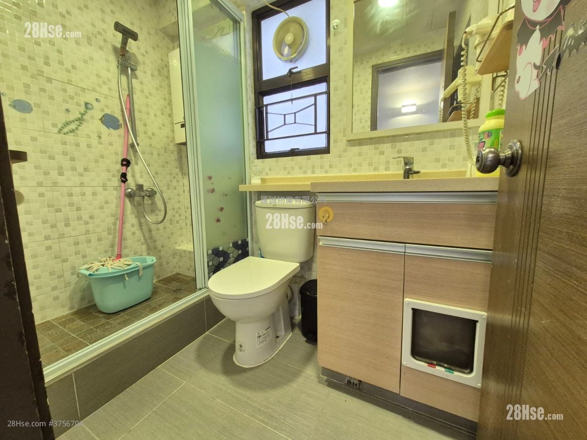 Hung Hom Gardens Sell 3 Bedrooms , 1 Bathroom 480 ft²