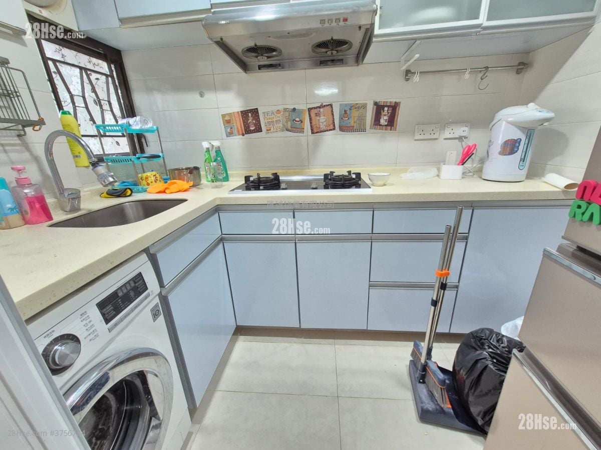 Hung Hom Gardens Sell 3 Bedrooms , 1 Bathroom 480 ft²