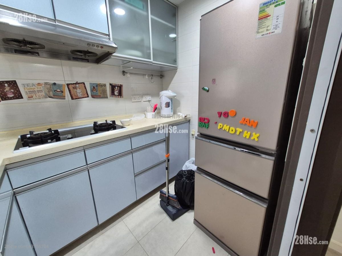 Hung Hom Gardens Sell 3 Bedrooms , 1 Bathroom 480 ft²