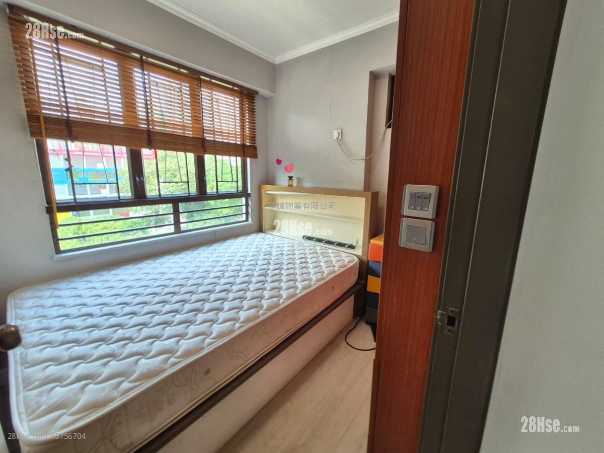Hung Hom Gardens Sell 3 Bedrooms , 1 Bathroom 480 ft²