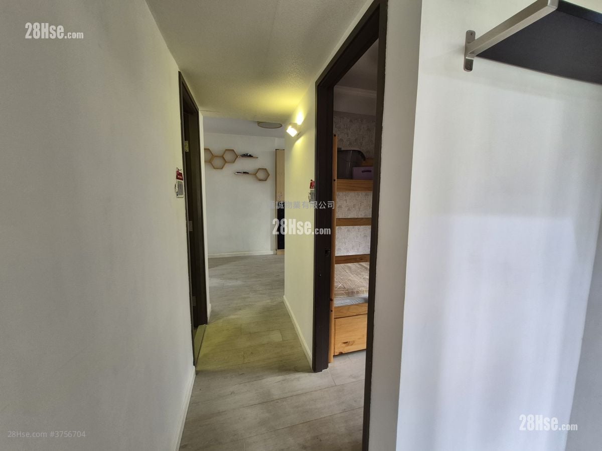 Hung Hom Gardens Sell 3 Bedrooms , 1 Bathroom 480 ft²