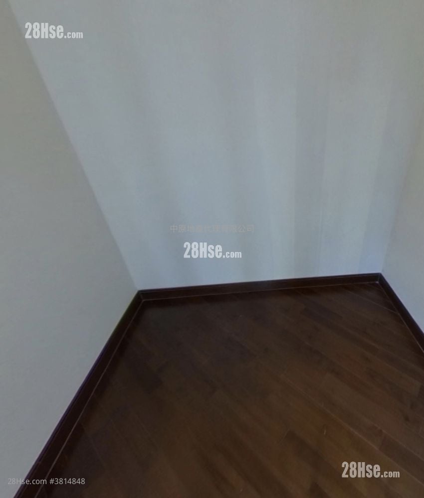 逸珑湾 租盘 2 房 637 平方尺