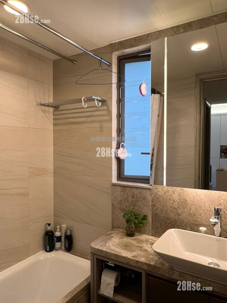 Sea To Sky Sell 3 Bedrooms , 2 Bathrooms 711 ft²