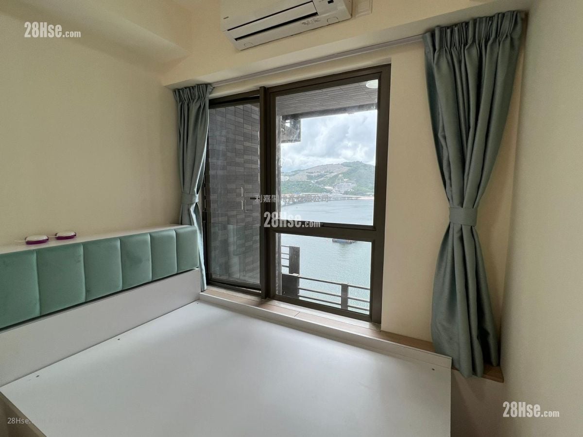 Sea To Sky Sell 3 Bedrooms , 2 Bathrooms 711 ft²