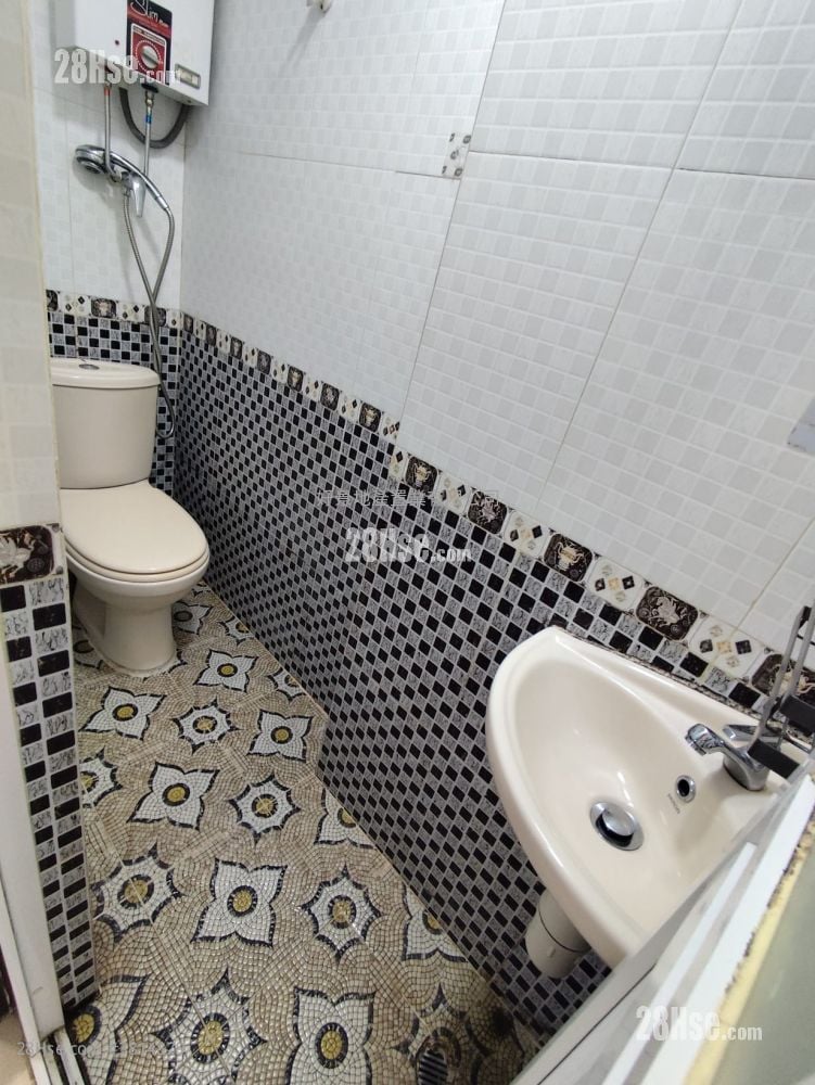 周氏大廈 租盤 開放式間隔 , 1 浴室 110 平方呎