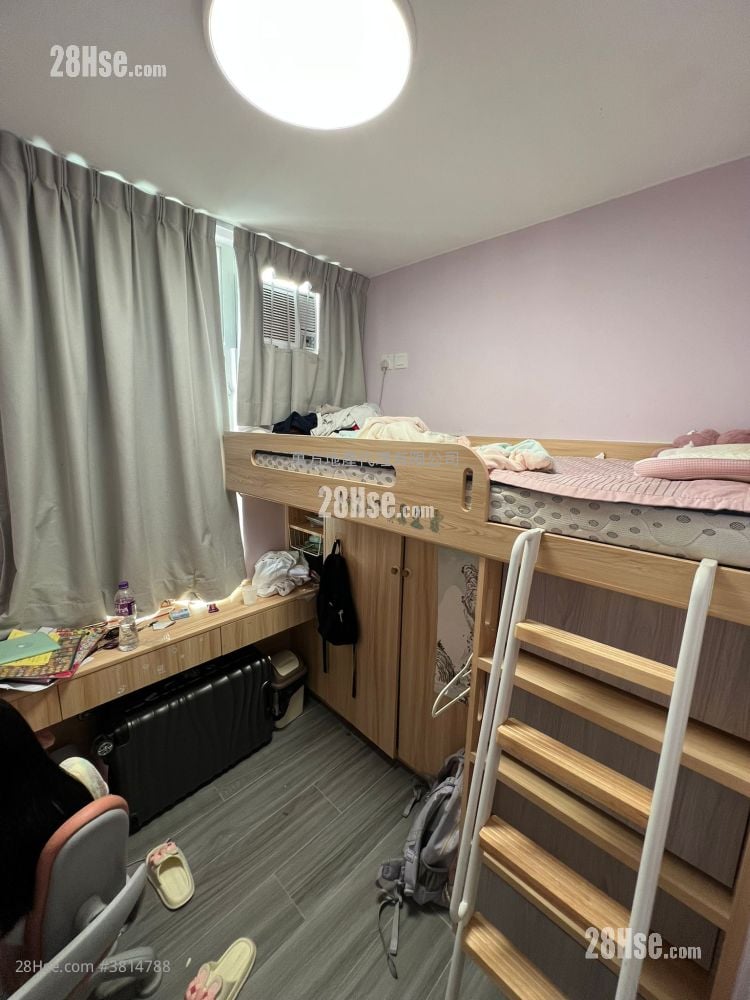 Yu Chui Court Sell 3 Bedrooms , 2 Bathrooms 650 ft²