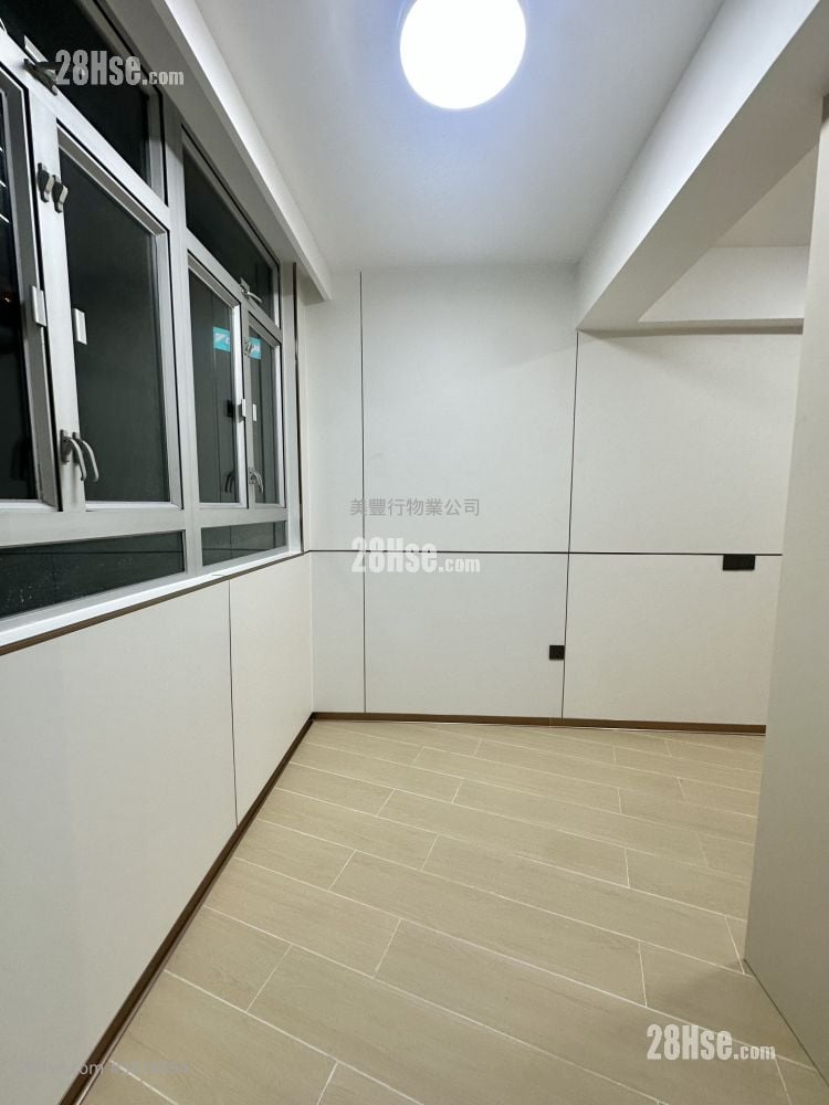 單幢樓房 租盤 開放式間隔 , 1 浴室 130 平方呎