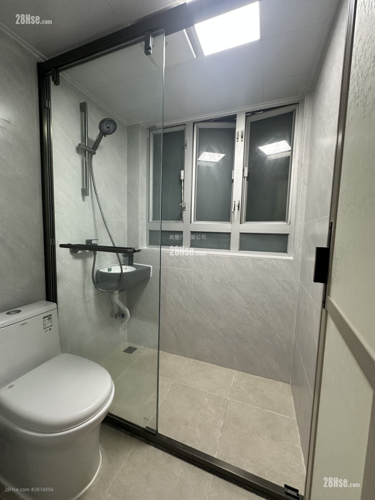 單幢樓房 租盤 開放式間隔 , 1 浴室 130 平方呎