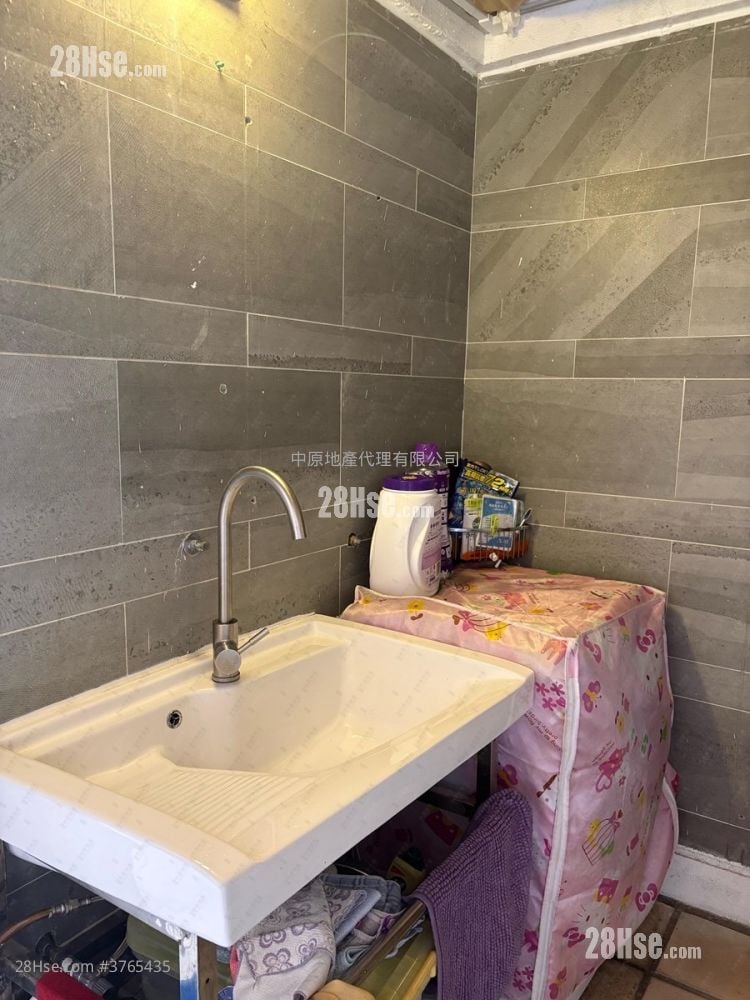 百德大廈 售盤 3 房 688 平方呎